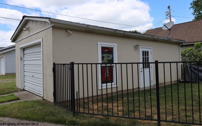 1216 Henry Avenue, Elkins, West Virginia 26241, 4 Bedrooms Bedrooms, 9 Rooms Rooms,2 BathroomsBathrooms,Single Family Detached,For Sale,Henry,0,10166599