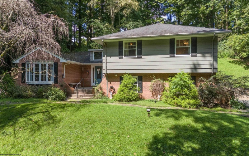 107 Forest Drive, Clarksburg, West Virginia 26301, 4 Bedroom Bedrooms, 9 Room Rooms,2 BathroomBathrooms,Single Family Detached,For Sale,Forest,0,10166593