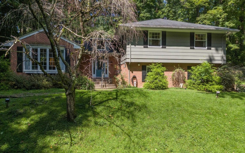 107 Forest Drive, Clarksburg, West Virginia 26301, 4 Bedroom Bedrooms, 9 Room Rooms,2 BathroomBathrooms,Single Family Detached,For Sale,Forest,0,10166593