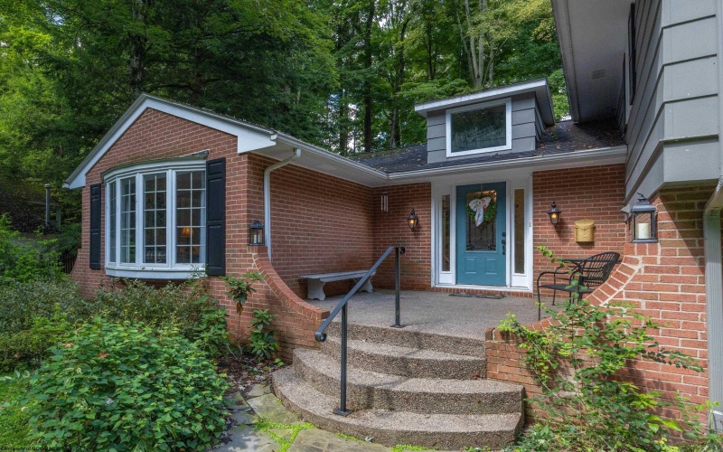 107 Forest Drive, Clarksburg, West Virginia 26301, 4 Bedroom Bedrooms, 9 Room Rooms,2 BathroomBathrooms,Single Family Detached,For Sale,Forest,0,10166593