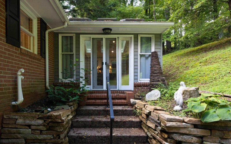 107 Forest Drive, Clarksburg, West Virginia 26301, 4 Bedroom Bedrooms, 9 Room Rooms,2 BathroomBathrooms,Single Family Detached,For Sale,Forest,0,10166593