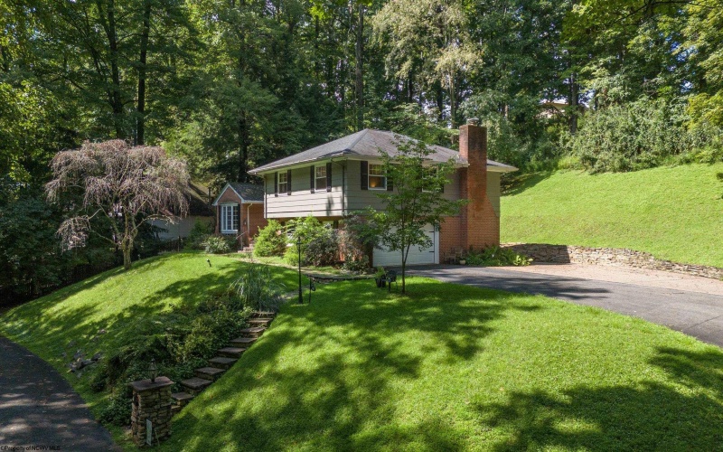 107 Forest Drive, Clarksburg, West Virginia 26301, 4 Bedroom Bedrooms, 9 Room Rooms,2 BathroomBathrooms,Single Family Detached,For Sale,Forest,0,10166593