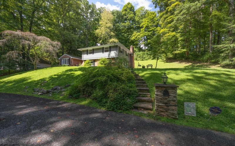 107 Forest Drive, Clarksburg, West Virginia 26301, 4 Bedroom Bedrooms, 9 Room Rooms,2 BathroomBathrooms,Single Family Detached,For Sale,Forest,0,10166593