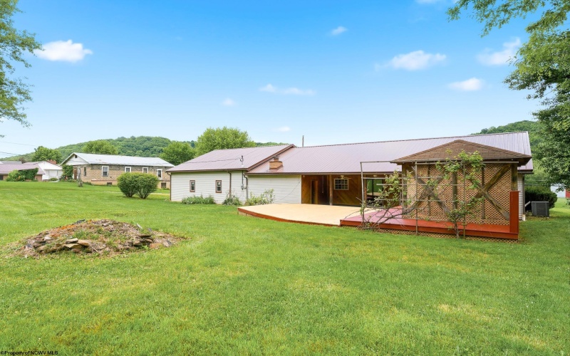 6485 Mason Dixon Highway, Blacksville, West Virginia 26521-0000, 2 Bedroom Bedrooms, 7 Room Rooms,1 BathroomBathrooms,Single Family Detached,For Sale,Mason Dixon,0,10165091