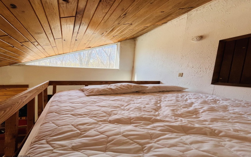 952 Rhododendron Drive, Terra Alta, West Virginia 26764, 2 Bedroom Bedrooms, 7 Room Rooms,2 BathroomBathrooms,Single Family Detached,For Sale,Rhododendron,0,10163343