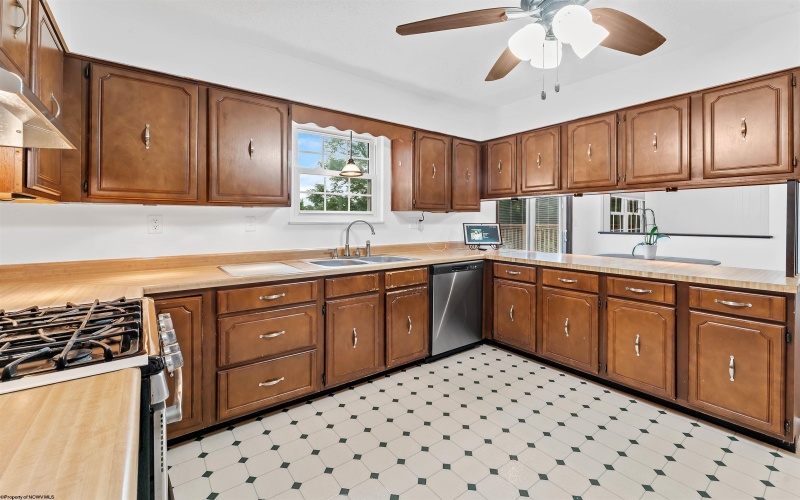251 Ridgeway Drive, Bridgeport, West Virginia 26330, 4 Bedroom Bedrooms, 12 Room Rooms,2 BathroomBathrooms,Single Family Detached,For Sale,Ridgeway,0,10166596