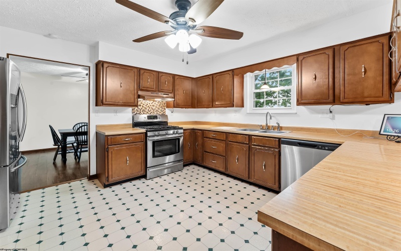 251 Ridgeway Drive, Bridgeport, West Virginia 26330, 4 Bedroom Bedrooms, 12 Room Rooms,2 BathroomBathrooms,Single Family Detached,For Sale,Ridgeway,0,10166596