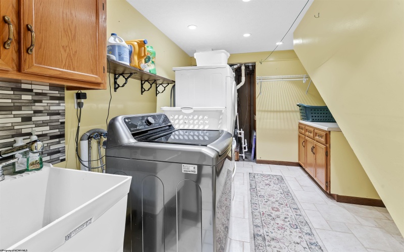 251 Ridgeway Drive, Bridgeport, West Virginia 26330, 4 Bedroom Bedrooms, 12 Room Rooms,2 BathroomBathrooms,Single Family Detached,For Sale,Ridgeway,0,10166596