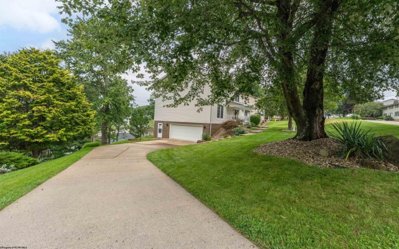 251 Ridgeway Drive, Bridgeport, West Virginia 26330, 4 Bedroom Bedrooms, 12 Room Rooms,2 BathroomBathrooms,Single Family Detached,For Sale,Ridgeway,0,10166596