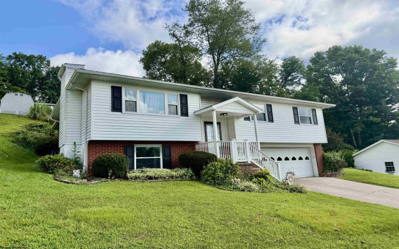 111 Braddock Street, Fairmont, West Virginia 26554, 3 Bedroom Bedrooms, 7 Room Rooms,2 BathroomBathrooms,Single Family Detached,For Sale,Braddock,0,10166609