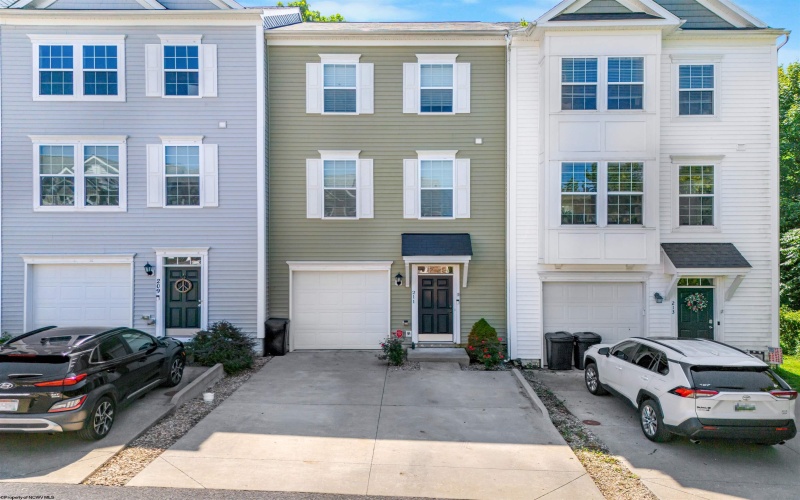 211 Treeline Lane, Morgantown, West Virginia 26508, 4 Bedroom Bedrooms, 8 Room Rooms,2 BathroomBathrooms,Single Family Attached,For Sale,Treeline,0,10166624