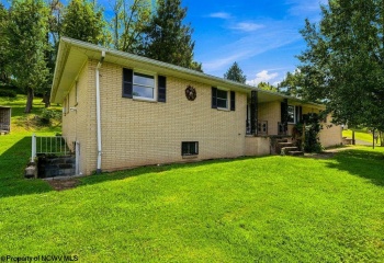 30 Cleveland Avenue, Clarksburg, West Virginia 26301, 3 Bedroom Bedrooms, 9 Room Rooms,2 BathroomBathrooms,Single Family Detached,For Sale,Cleveland,0,10166617