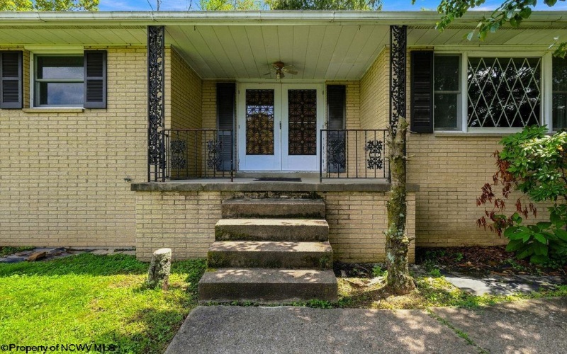 30 Cleveland Avenue, Clarksburg, West Virginia 26301, 3 Bedroom Bedrooms, 9 Room Rooms,2 BathroomBathrooms,Single Family Detached,For Sale,Cleveland,0,10166617