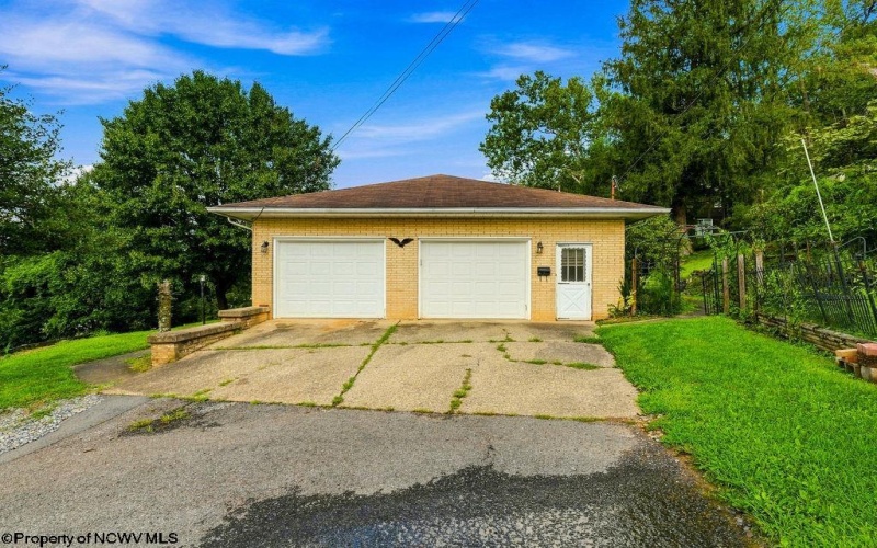 30 Cleveland Avenue, Clarksburg, West Virginia 26301, 3 Bedroom Bedrooms, 9 Room Rooms,2 BathroomBathrooms,Single Family Detached,For Sale,Cleveland,0,10166617
