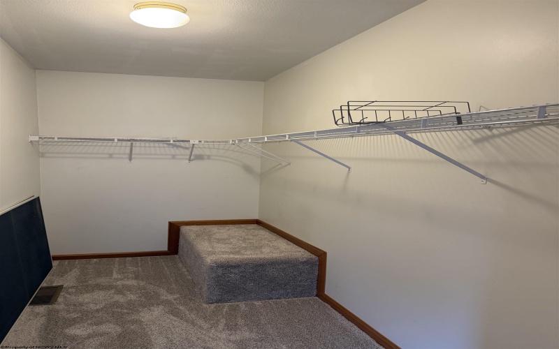 8 Riddle Court, Morgantown, West Virginia 26505, 4 Bedroom Bedrooms, 7 Room Rooms,3 BathroomBathrooms,Single Family Attached,For Sale,Riddle,0,10166627