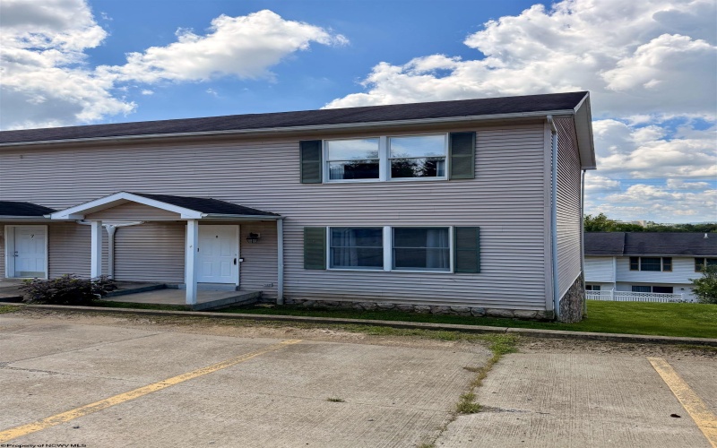 8 Riddle Court, Morgantown, West Virginia 26505, 4 Bedroom Bedrooms, 7 Room Rooms,3 BathroomBathrooms,Single Family Attached,For Sale,Riddle,0,10166627