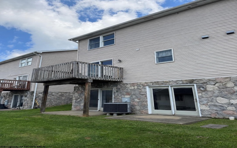 8 Riddle Court, Morgantown, West Virginia 26505, 4 Bedroom Bedrooms, 7 Room Rooms,3 BathroomBathrooms,Single Family Attached,For Sale,Riddle,0,10166627