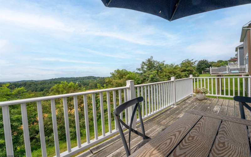 116 Landing Drive, Morgantown, West Virginia 26508, 4 Bedroom Bedrooms, 8 Room Rooms,2 BathroomBathrooms,Single Family Detached,For Sale,Landing,0,10166645