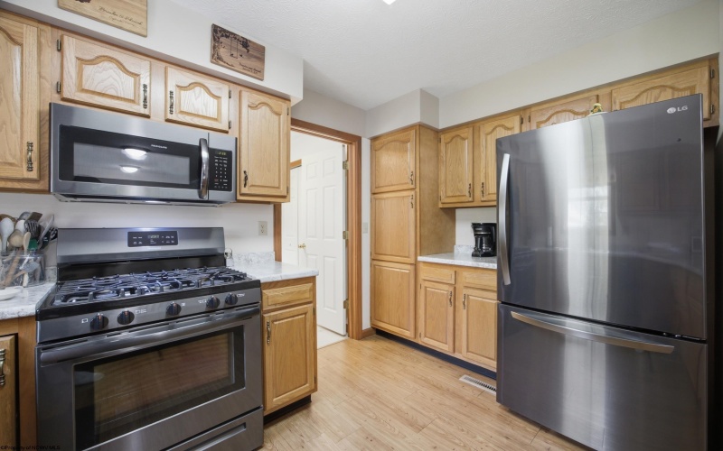 39 Glen Court, Bridgeport, West Virginia 26330, 4 Bedroom Bedrooms, 9 Room Rooms,3 BathroomBathrooms,Single Family Detached,For Sale,Glen,0,10166637