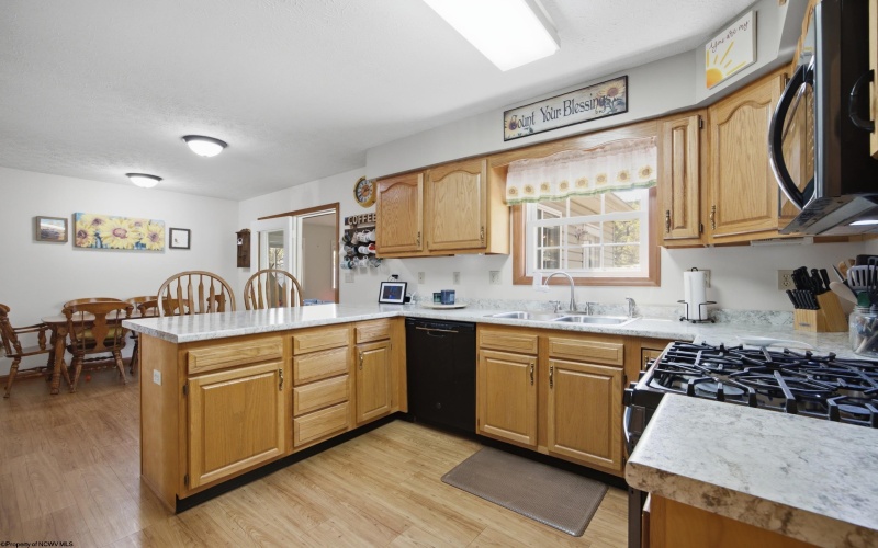 39 Glen Court, Bridgeport, West Virginia 26330, 4 Bedroom Bedrooms, 9 Room Rooms,3 BathroomBathrooms,Single Family Detached,For Sale,Glen,0,10166637