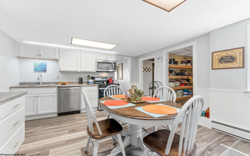 439 Kent Avenue, Davis, West Virginia 26260, 3 Bedroom Bedrooms, 7 Room Rooms,2 BathroomBathrooms,Single Family Detached,For Sale,Kent,0,10166652