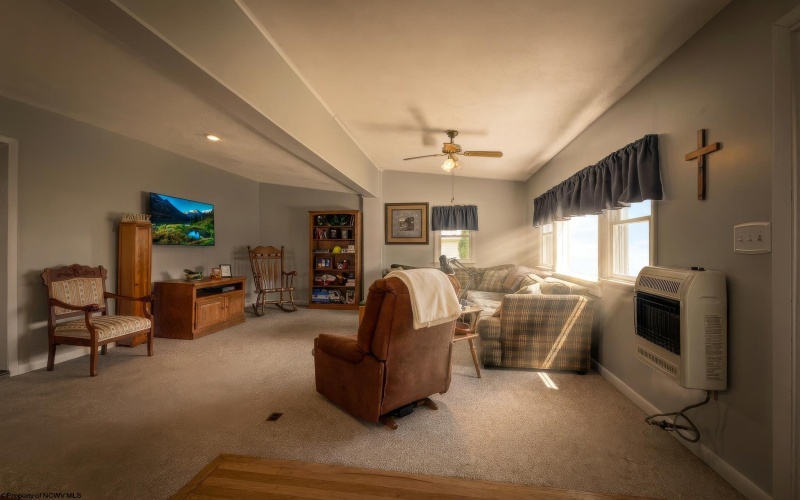 439 Kent Avenue, Davis, West Virginia 26260, 3 Bedroom Bedrooms, 7 Room Rooms,2 BathroomBathrooms,Single Family Detached,For Sale,Kent,0,10166652