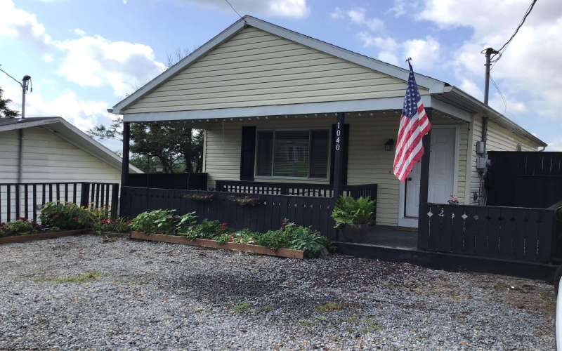 1040 Dorsey Avenue, Morgantown, West Virginia 26501, 4 Bedroom Bedrooms, 6 Room Rooms,2 BathroomBathrooms,Single Family Detached,For Sale,Dorsey,0,10166653