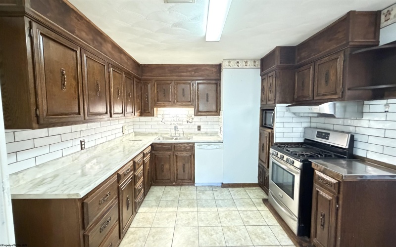 1812 Pearlman Avenue, Clarksburg, West Virginia 26301-1625, 4 Bedroom Bedrooms, 7 Room Rooms,2 BathroomBathrooms,Single Family Detached,For Sale,Pearlman,0,10166657