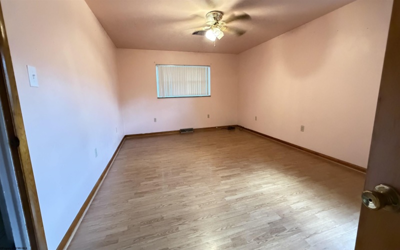 1812 Pearlman Avenue, Clarksburg, West Virginia 26301-1625, 4 Bedroom Bedrooms, 7 Room Rooms,2 BathroomBathrooms,Single Family Detached,For Sale,Pearlman,0,10166657