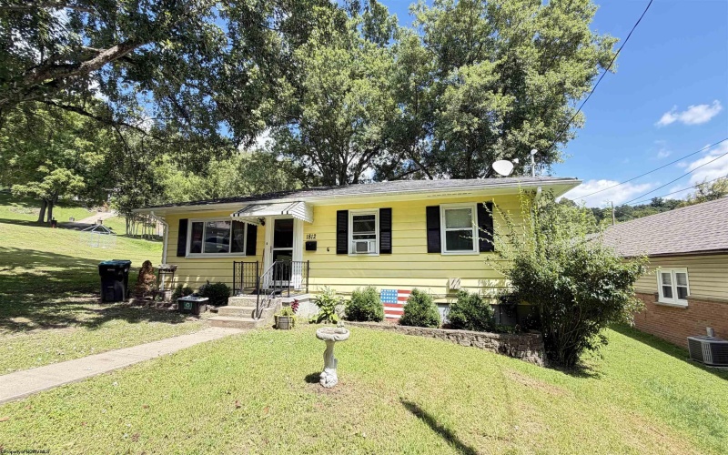 1812 Pearlman Avenue, Clarksburg, West Virginia 26301-1625, 4 Bedroom Bedrooms, 7 Room Rooms,2 BathroomBathrooms,Single Family Detached,For Sale,Pearlman,0,10166657