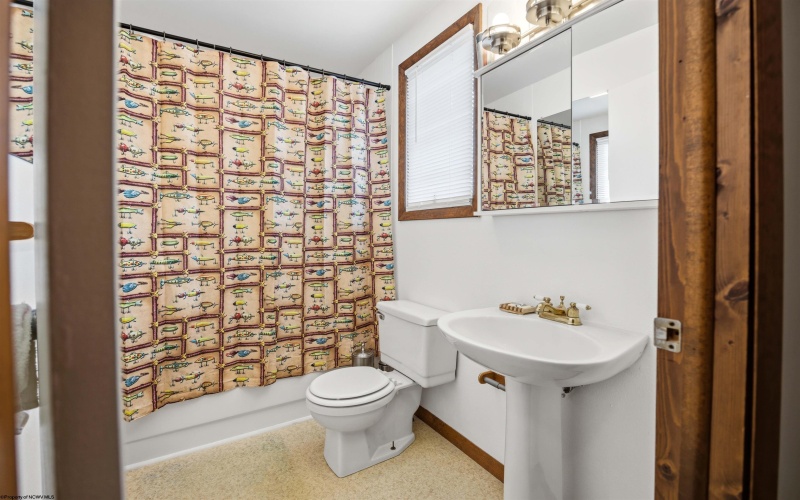 49 Nottingham Place, Morgantown, West Virginia 26508, 5 Bedroom Bedrooms, 9 Room Rooms,3 BathroomBathrooms,Single Family Detached,For Sale,Nottingham,0,10166671