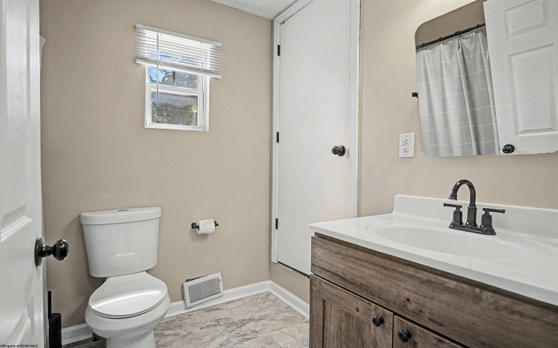 483 Dallas Street, Morgantown, West Virginia 26505, 4 Bedroom Bedrooms, 7 Room Rooms,1 BathroomBathrooms,Single Family Detached,For Sale,Dallas,0,10166686