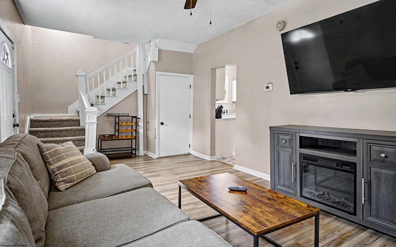 483 Dallas Street, Morgantown, West Virginia 26505, 4 Bedroom Bedrooms, 7 Room Rooms,1 BathroomBathrooms,Single Family Detached,For Sale,Dallas,0,10166686