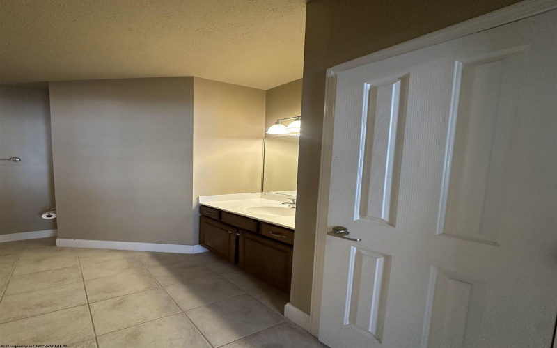 2537 Suncrest Village, Morgantown, West Virginia 26505, 2 Bedroom Bedrooms, 4 Room Rooms,2 BathroomBathrooms,Residential Rentals,For Rent,Suncrest,0,10166696