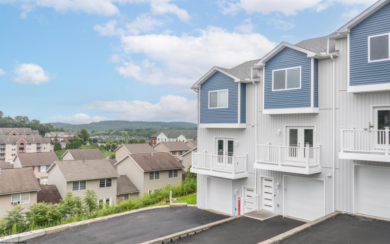112 Chestnut Grove, Morgantown, West Virginia 26505, 3 Bedroom Bedrooms, 7 Room Rooms,4 BathroomBathrooms,Residential Rentals,For Rent,Chestnut,0,10166698