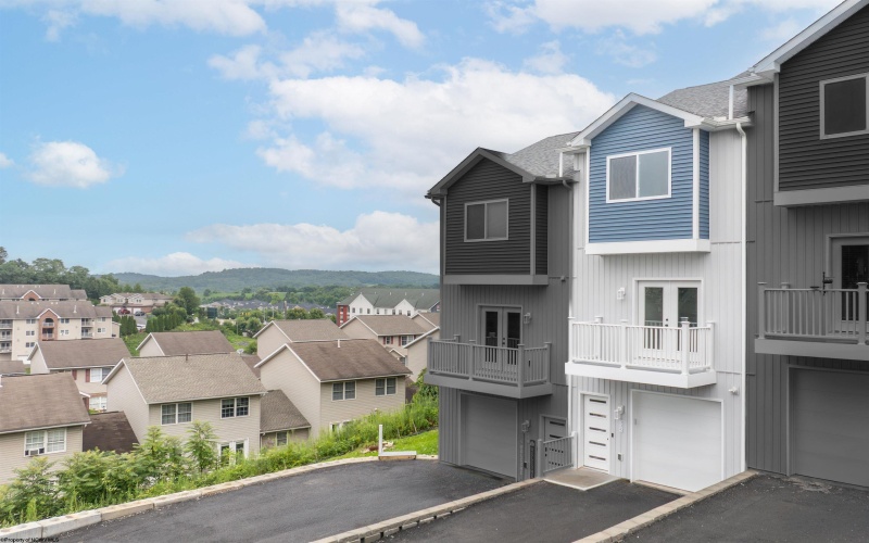 112 Chestnut Grove, Morgantown, West Virginia 26505, 3 Bedroom Bedrooms, 7 Room Rooms,4 BathroomBathrooms,Residential Rentals,For Rent,Chestnut,0,10166698