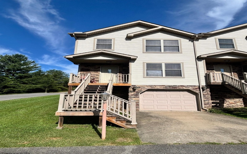 400 Olympic Lane, Fairmont, West Virginia 26554-0000, 3 Bedroom Bedrooms, 8 Room Rooms,2 BathroomBathrooms,Single Family Attached,For Sale,Olympic,0,10166709