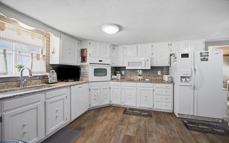 1072 Maple Lake Road, Bridgeport, West Virginia 26330, 3 Bedroom Bedrooms, 10 Room Rooms,2 BathroomBathrooms,Single Family Detached,For Sale,Maple Lake,0,10166719