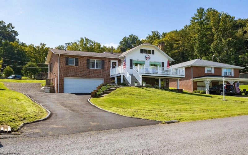 1072 Maple Lake Road, Bridgeport, West Virginia 26330, 3 Bedroom Bedrooms, 10 Room Rooms,2 BathroomBathrooms,Single Family Detached,For Sale,Maple Lake,0,10166719