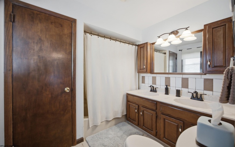 1072 Maple Lake Road, Bridgeport, West Virginia 26330, 3 Bedroom Bedrooms, 10 Room Rooms,2 BathroomBathrooms,Single Family Detached,For Sale,Maple Lake,0,10166719