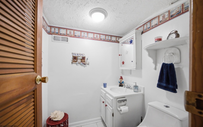 1072 Maple Lake Road, Bridgeport, West Virginia 26330, 3 Bedroom Bedrooms, 10 Room Rooms,2 BathroomBathrooms,Single Family Detached,For Sale,Maple Lake,0,10166719