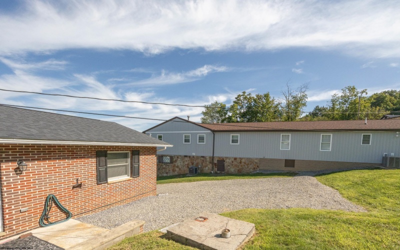 1072 Maple Lake Road, Bridgeport, West Virginia 26330, 3 Bedroom Bedrooms, 10 Room Rooms,2 BathroomBathrooms,Single Family Detached,For Sale,Maple Lake,0,10166719