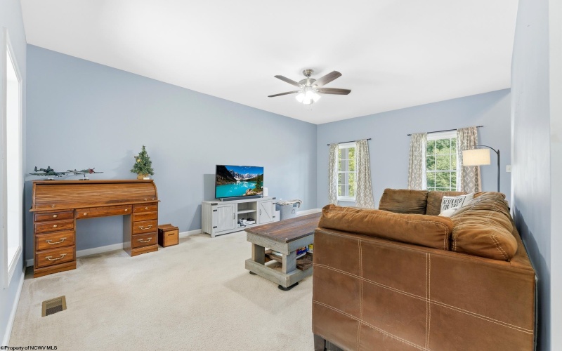 515 Tappan Zee Lane, Morgantown, West Virginia 26508, 4 Bedroom Bedrooms, 8 Room Rooms,2 BathroomBathrooms,Single Family Detached,For Sale,Tappan Zee,0,10166722