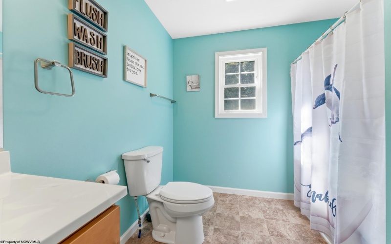 515 Tappan Zee Lane, Morgantown, West Virginia 26508, 4 Bedroom Bedrooms, 8 Room Rooms,2 BathroomBathrooms,Single Family Detached,For Sale,Tappan Zee,0,10166722