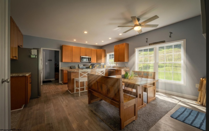 515 Tappan Zee Lane, Morgantown, West Virginia 26508, 4 Bedroom Bedrooms, 8 Room Rooms,2 BathroomBathrooms,Single Family Detached,For Sale,Tappan Zee,0,10166722