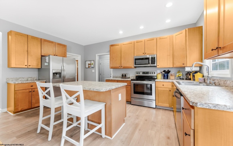 515 Tappan Zee Lane, Morgantown, West Virginia 26508, 4 Bedroom Bedrooms, 8 Room Rooms,2 BathroomBathrooms,Single Family Detached,For Sale,Tappan Zee,0,10166722