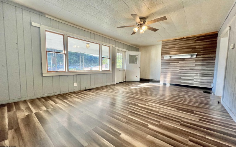 684 Locust Avenue, Weston, West Virginia 26452, 2 Bedroom Bedrooms, 5 Room Rooms,1 BathroomBathrooms,Single Family Detached,For Sale,Locust,0,10166724
