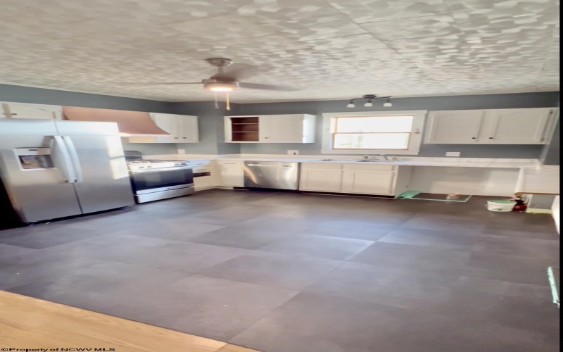 684 Locust Avenue, Weston, West Virginia 26452, 2 Bedroom Bedrooms, 5 Room Rooms,1 BathroomBathrooms,Single Family Detached,For Sale,Locust,0,10166724