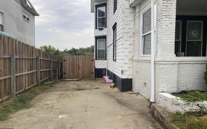 708 Mulberry Avenue, Clarksburg, West Virginia 26301, 5 Bedroom Bedrooms, 10 Room Rooms,2 BathroomBathrooms,Single Family Detached,For Sale,Mulberry,0,10166726