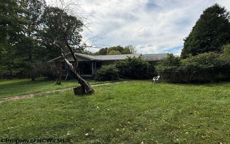28 Grove Avenue, Reedsville, West Virginia 26547, 2 Bedroom Bedrooms, 7 Room Rooms,1 BathroomBathrooms,Single Family Detached,For Sale,Grove,0,10166730